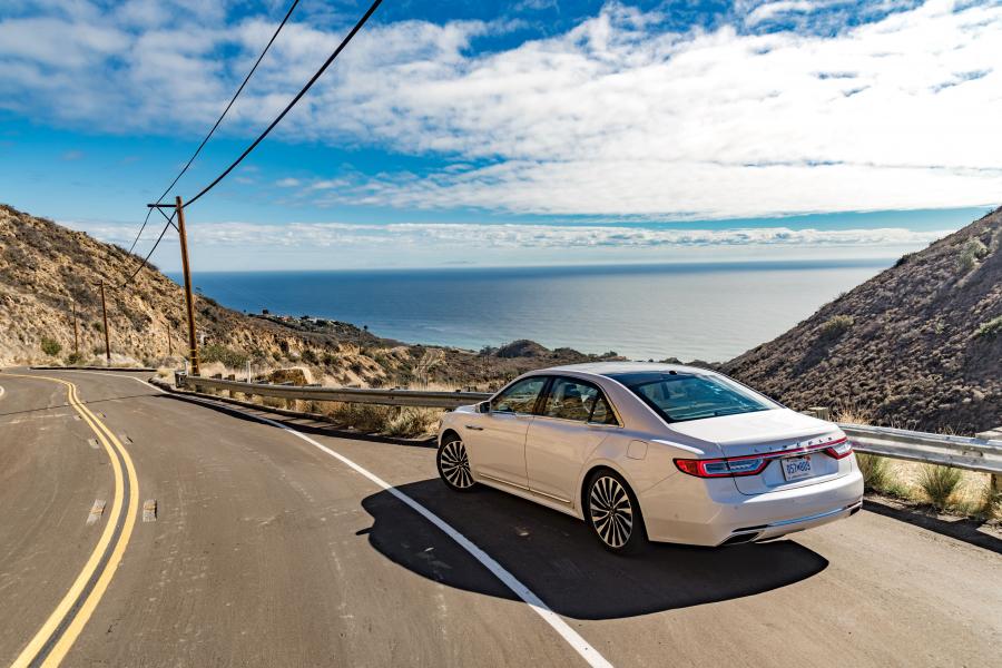  Lincoln Continental Black Label 2017 года  (фото 25 из 27)